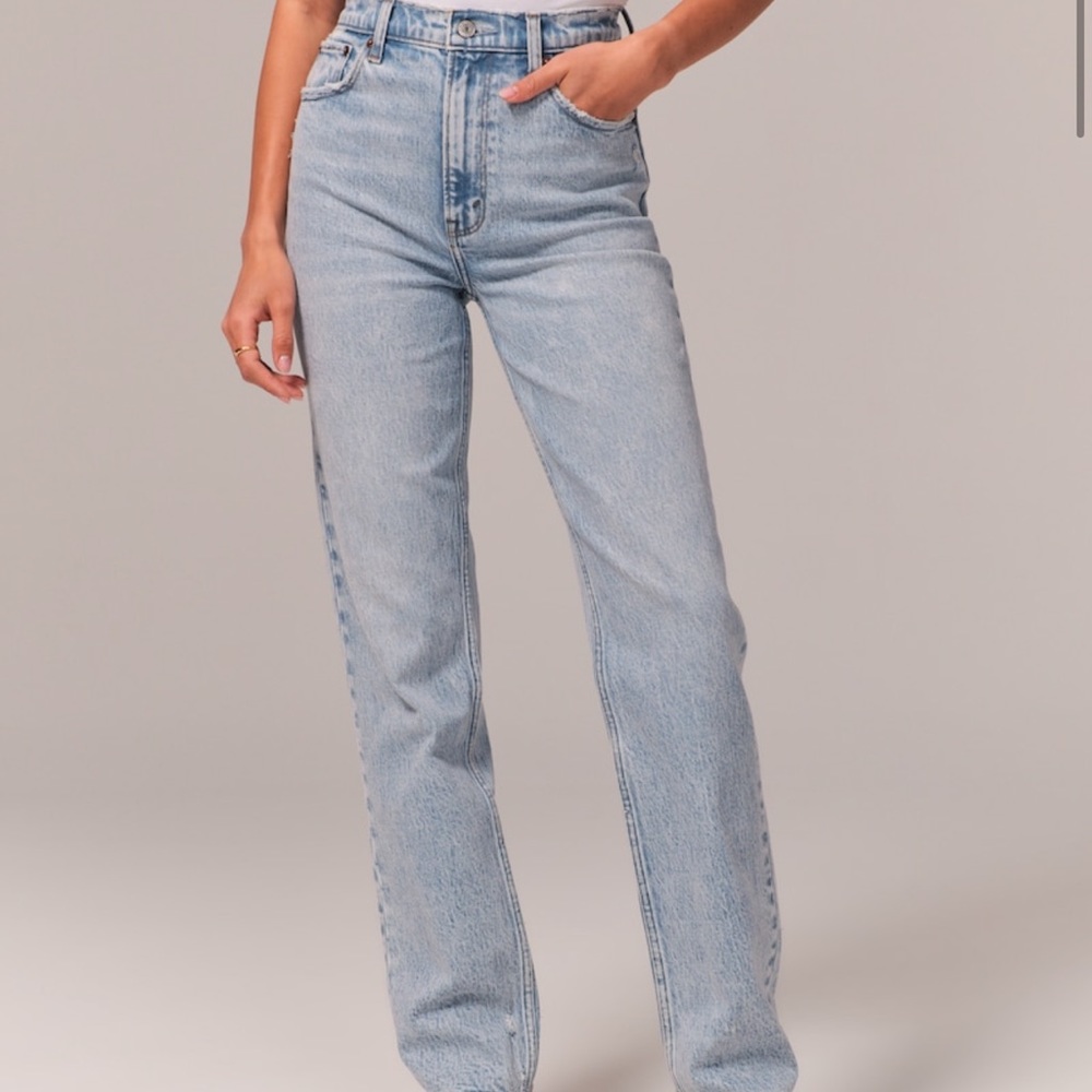 Abercrombie Ultra High Rise 90’s Straight Jean
